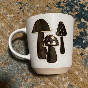 PRIMA DESIGN MUSHROOM COFFEE MUG 
SUPER CUTE MUG WITH GOLD MUSHROOMS